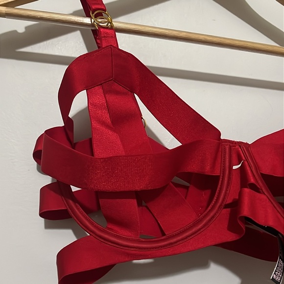 Victoria’s Secret Unlined Balconet - Picture 4 of 7